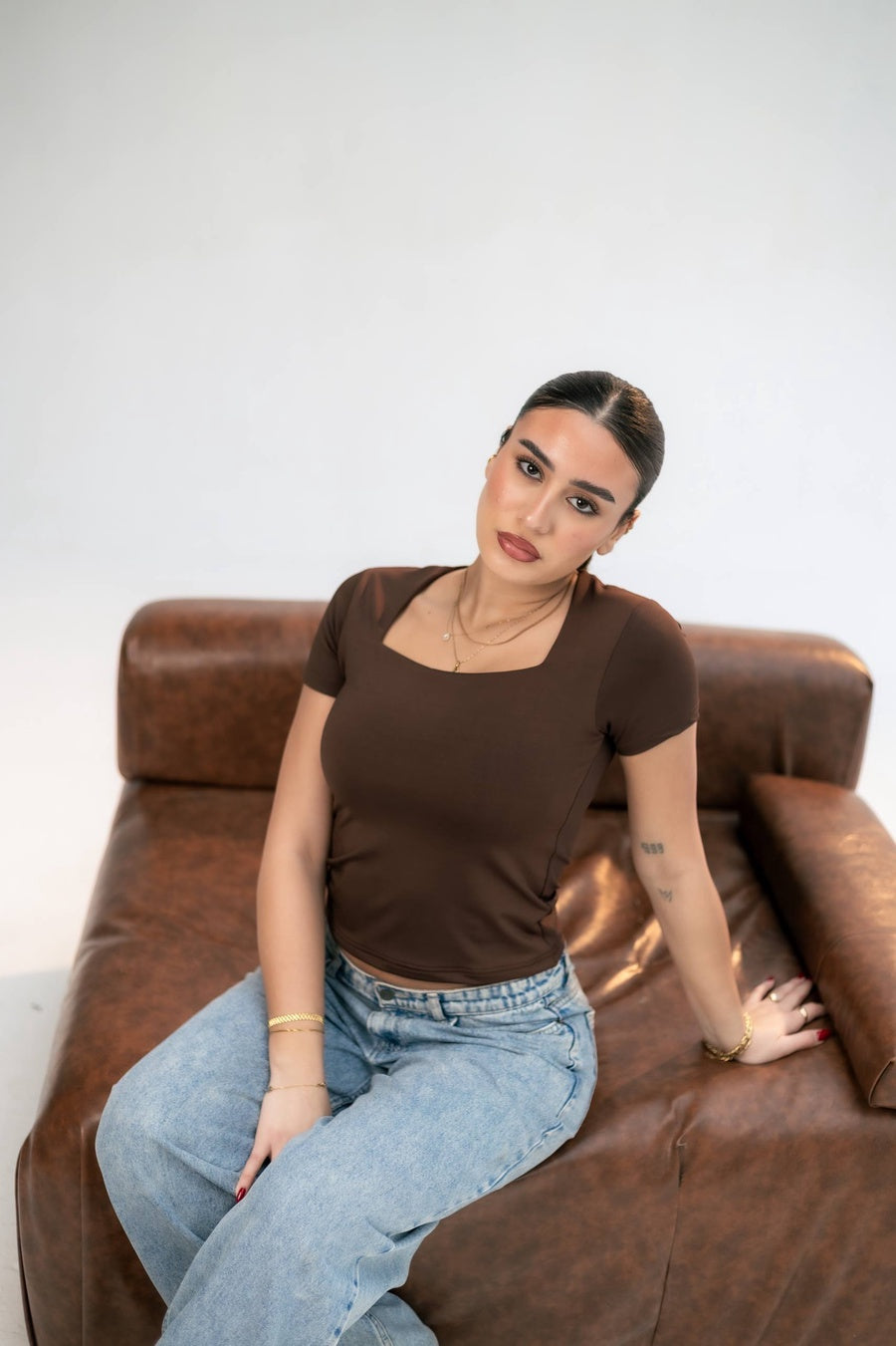 Brown Square Nick Short Sleeved Basic Top – Velora Essential